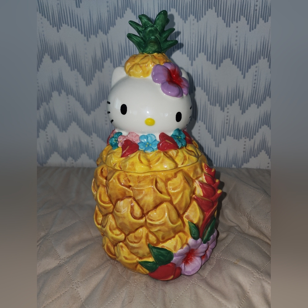 Bluesky clayworks Hello Kitty Pineapple